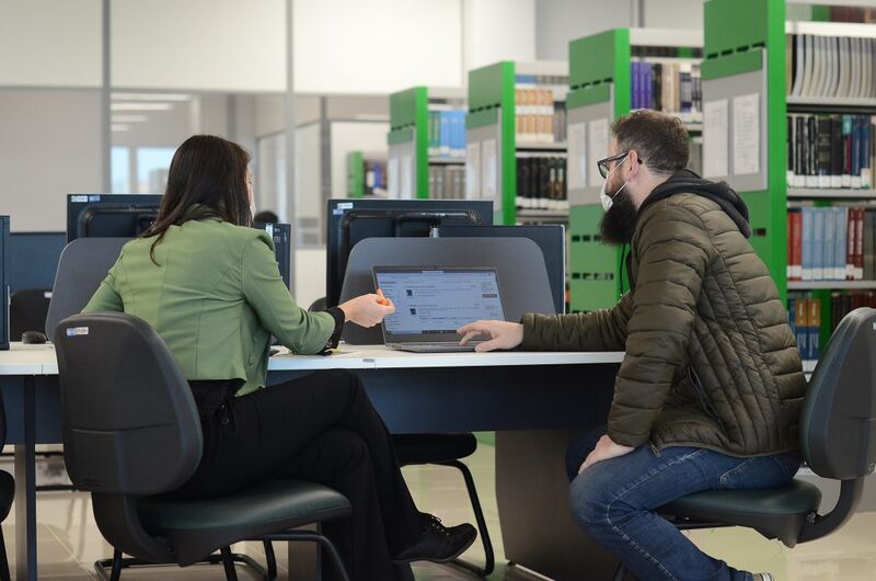 Arquivo:Biblioteca-ICBS-tec.jpg