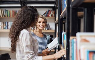 Foto usuario da biblioteca.jpg